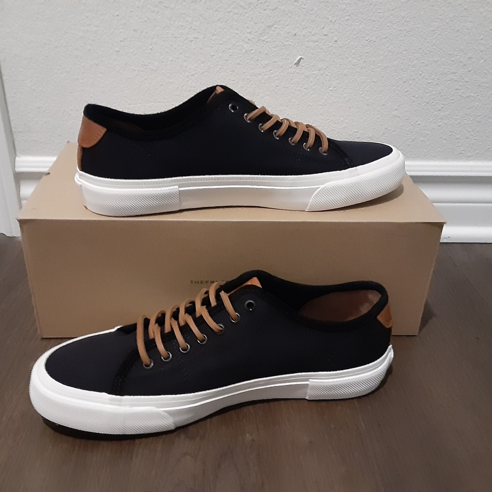 Frye - Picture 4 of 4